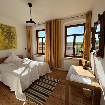 Homestay Kuenstlerzimmer In Der Haeselburg - Sonnendurchflutete *