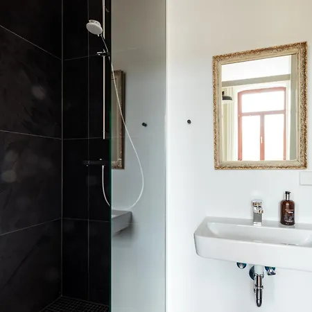Kuenstlerzimmer In Der Haeselburg - Sonnendurchflutete Homestay Gera