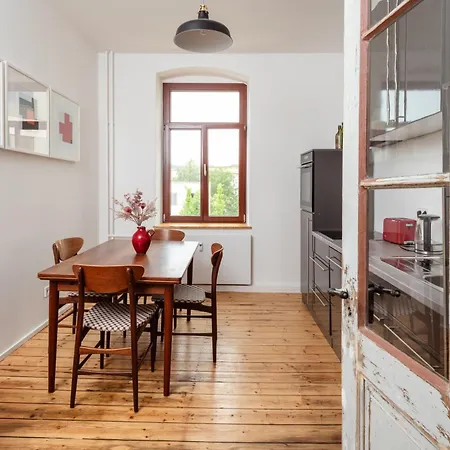 Kuenstlerzimmer In Der Haeselburg - Sonnendurchflutete Homestay