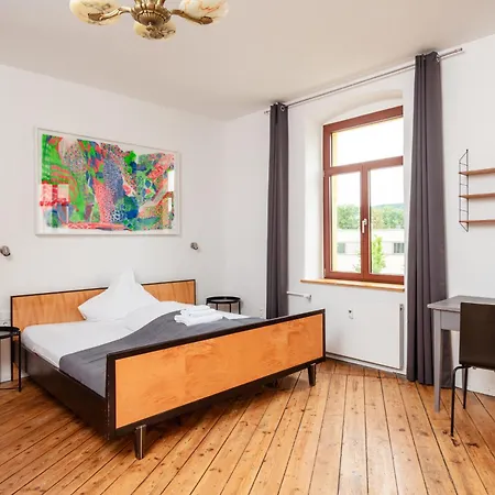 Kuenstlerzimmer In Der Haeselburg - Sonnendurchflutete Homestay Gera