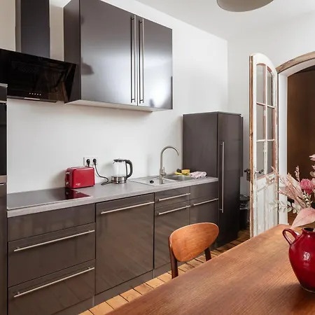 Kuenstlerzimmer In Der Haeselburg - Sonnendurchflutete Homestay