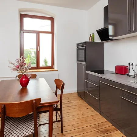 Homestay Kuenstlerzimmer In Der Haeselburg - Sonnendurchflutete