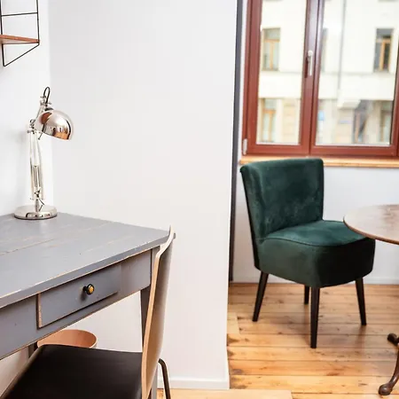 Kuenstlerzimmer In Der Haeselburg - Sonnendurchflutete Homestay *