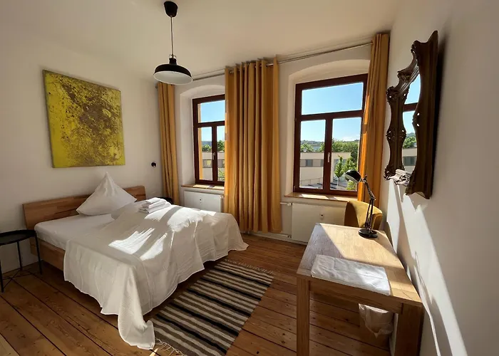 Homestay Kuenstlerzimmer In Der Haeselburg - Sonnendurchflutete *