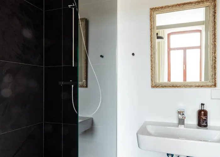 Kuenstlerzimmer In Der Haeselburg - Sonnendurchflutete Homestay Gera