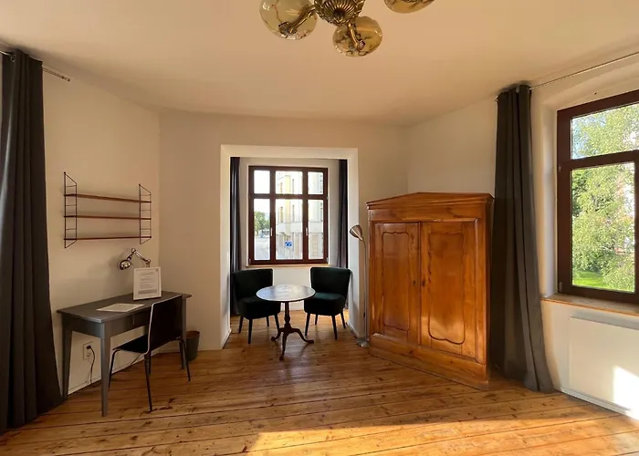 Kuenstlerzimmer In Der Haeselburg - Sonnendurchflutete Homestay *