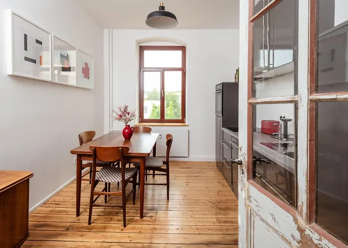 Kuenstlerzimmer In Der Haeselburg - Sonnendurchflutete Homestay