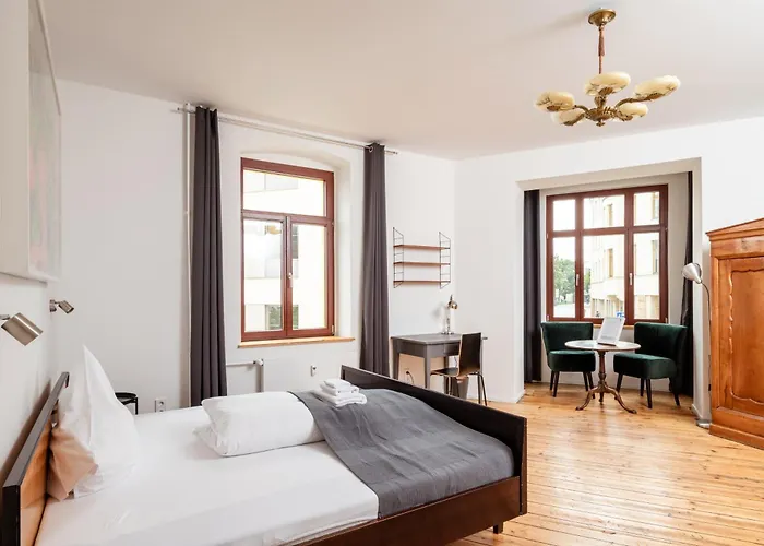 Kuenstlerzimmer In Der Haeselburg - Sonnendurchflutete Homestay *