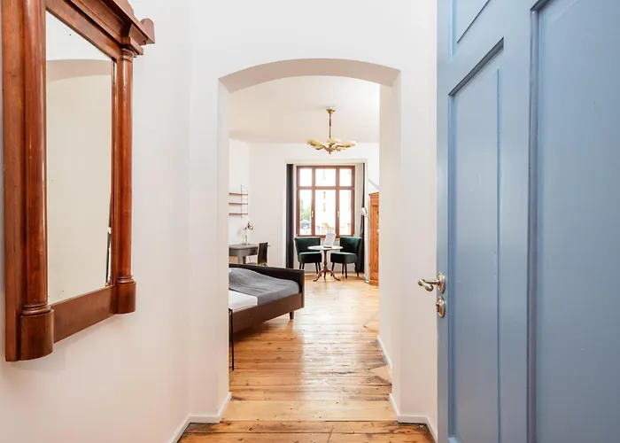 Homestay Kuenstlerzimmer In Der Haeselburg - Sonnendurchflutete *