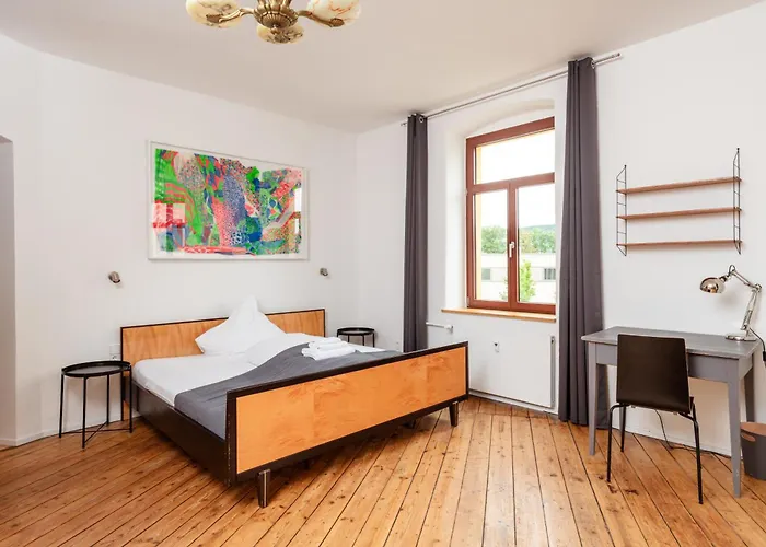 Kuenstlerzimmer In Der Haeselburg - Sonnendurchflutete Homestay Gera