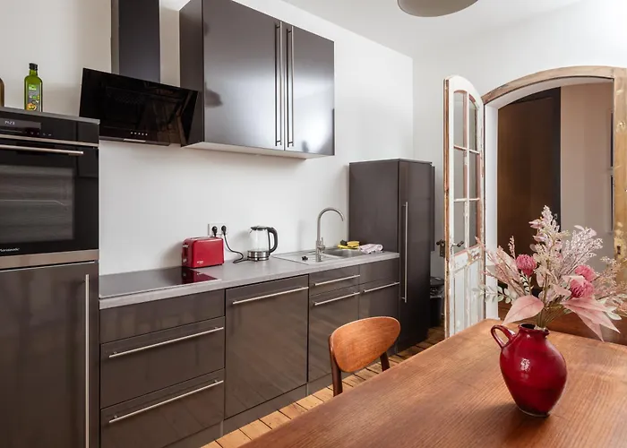 Kuenstlerzimmer In Der Haeselburg - Sonnendurchflutete Homestay