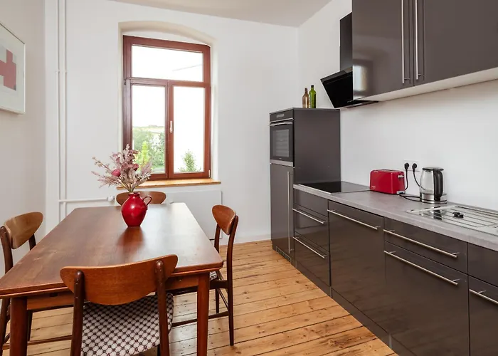 Homestay Kuenstlerzimmer In Der Haeselburg - Sonnendurchflutete